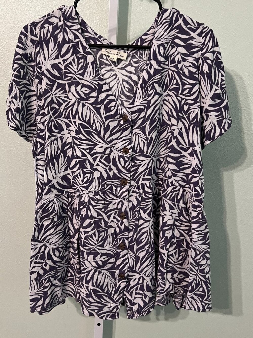 Indigo Rose Plum & White Botanical Print Short-Sleeve Flowy Blouse SZ 3X
